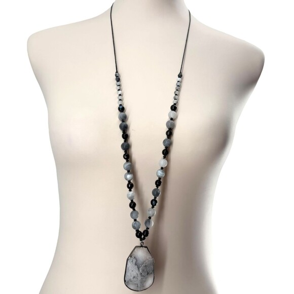 J Jill Beaded Necklace Agate Stone Pendant Gray White Black Cord Adjustable NWT - Picture 9 of 15